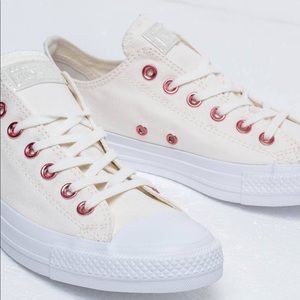 heart white converse